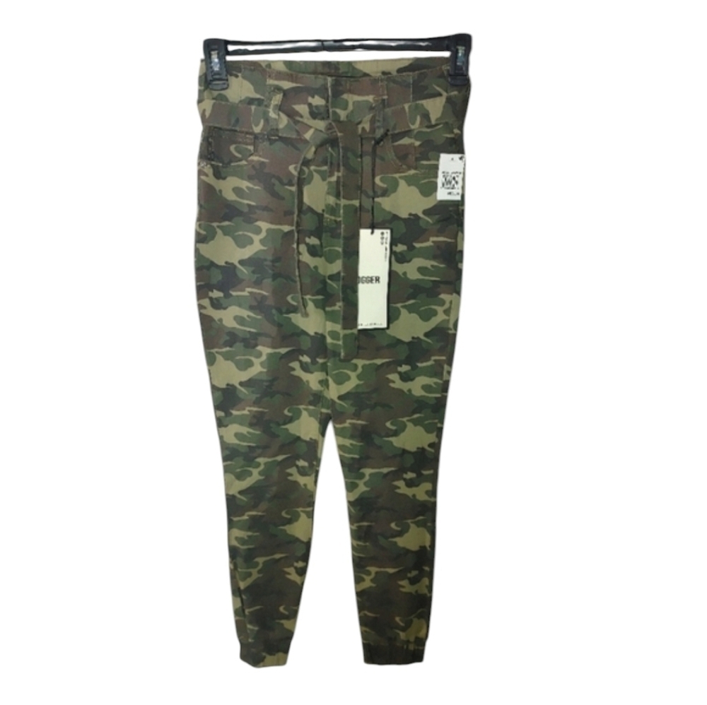 Almost Famous Camouflage Jogger Pants Size Medium